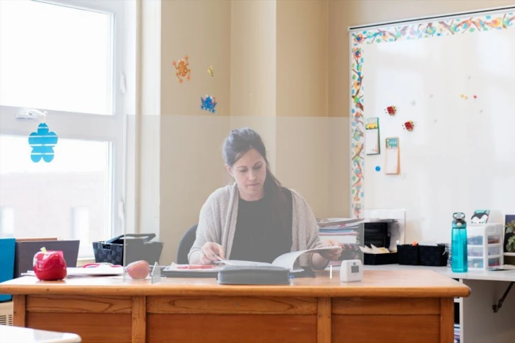 Protection Screen For Teacher at Desk