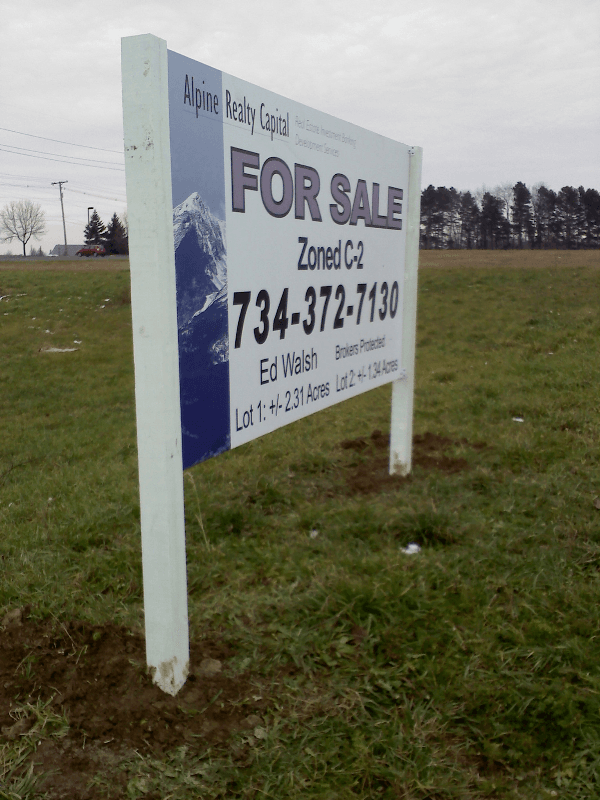 Digital printed vinyl with lamination on MDO wood including painted posts