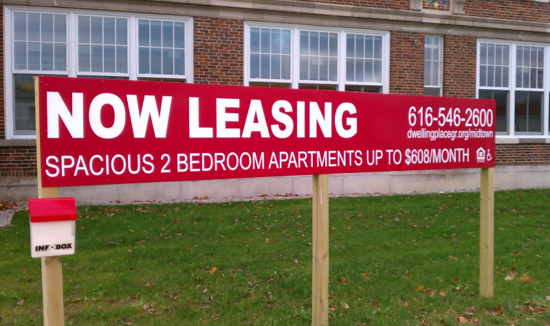 Digital printed vinyl with lamination on MDO wood