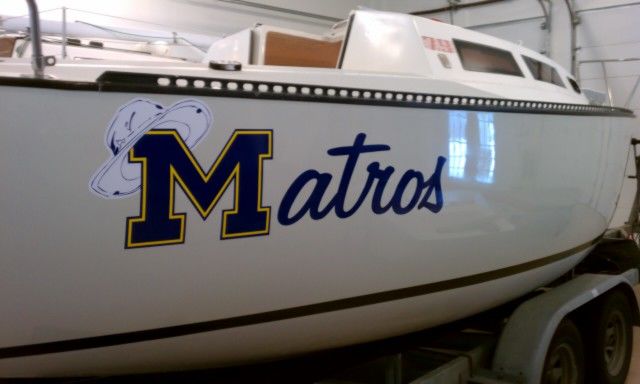 Digital printed vinyl with cut vinyl on a boat