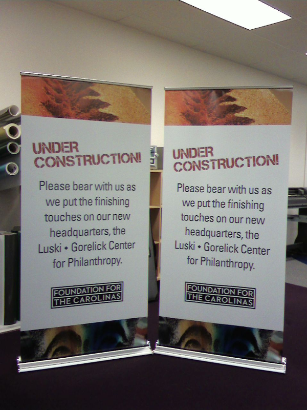 retractable banner stands