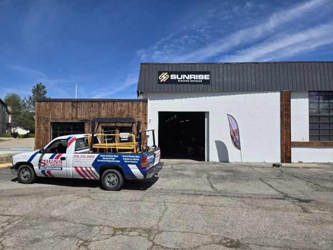 Building mounted aluminum sign