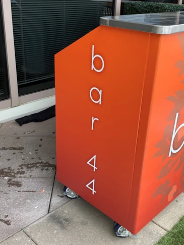 Outdoor Vinyl Lettering & Graphics