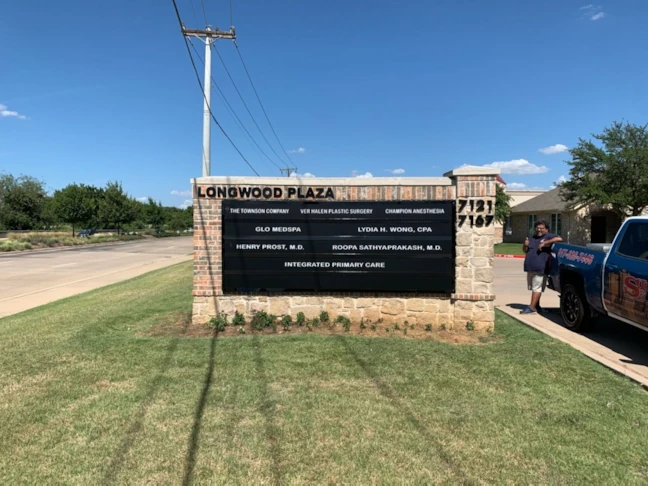 Monument Signs - Longwood Plaza Business Park