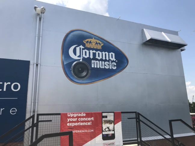 Outdoor Vinyl Lettering & Graphics