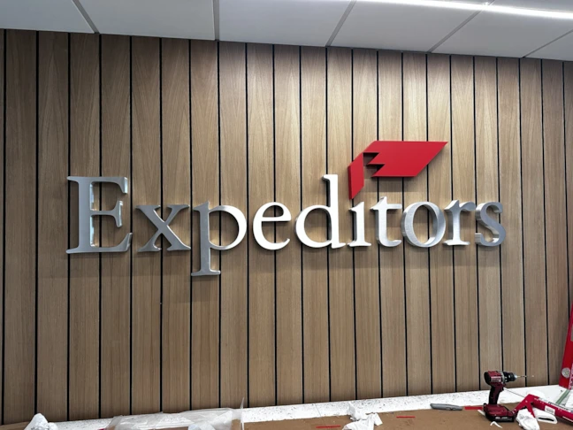 Display your branding in a bold and impactful way for all of your visitors to see.